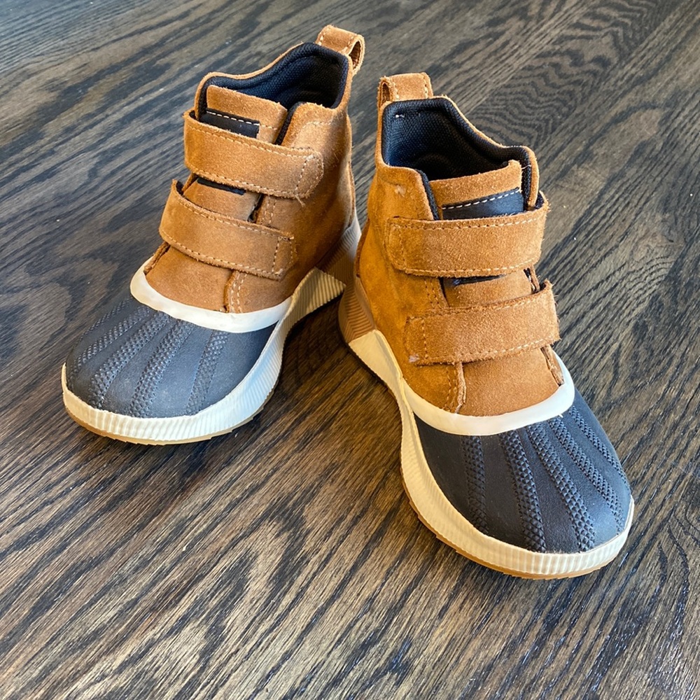 Kids Sorel Out n About Classic waterproof boots size 13